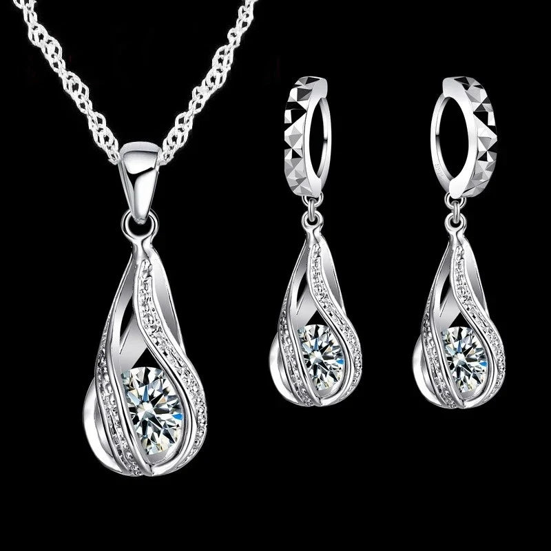 Amalia - 4 Common Mistakes That Dull Jewelry Lustre (And How to Care for the Amalia)