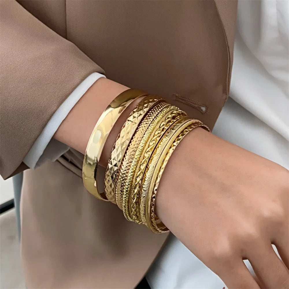 Elizabeth - 4 Common Mistakes That Dull Jewelry Lustre (And How to Care for the Elizabeth)